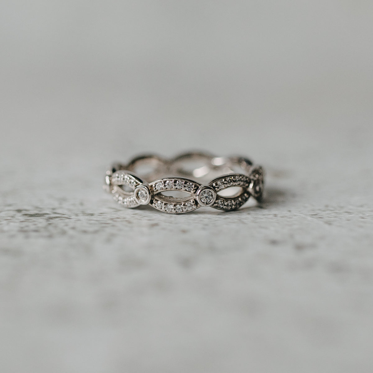 14K White Gold Round Diamond Link Eternity Band